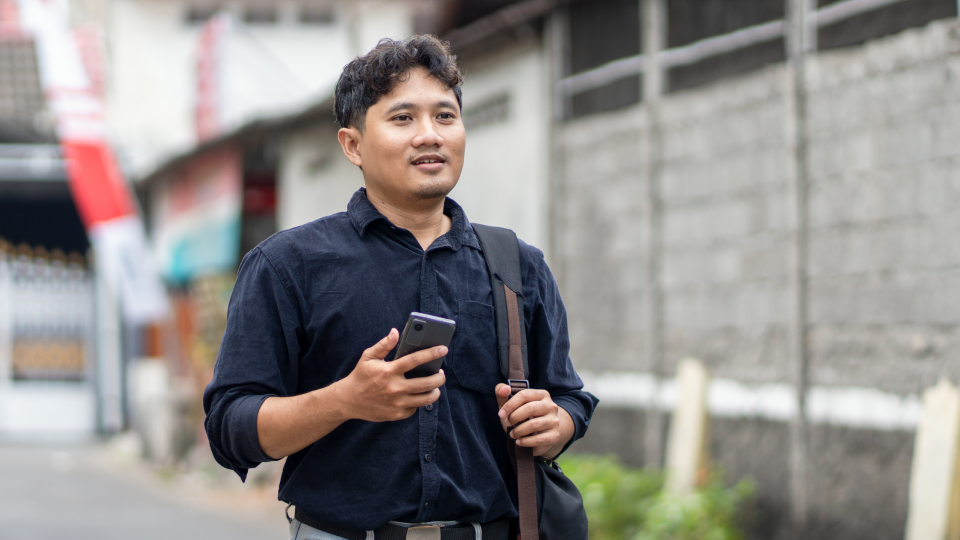 Can Maya Bank receive international bank transfers directly?