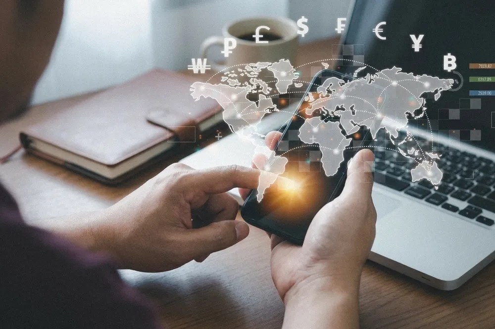 Ce mai trebuie să știi când transferi bani online?