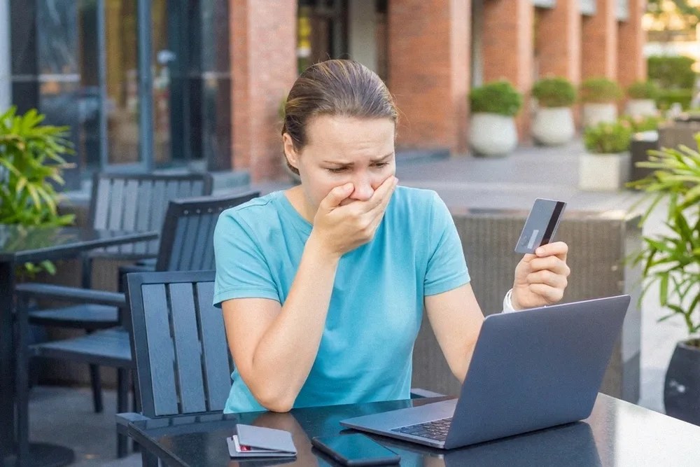 Online banking este comod și ieftin, dar poate fi supus fraudei